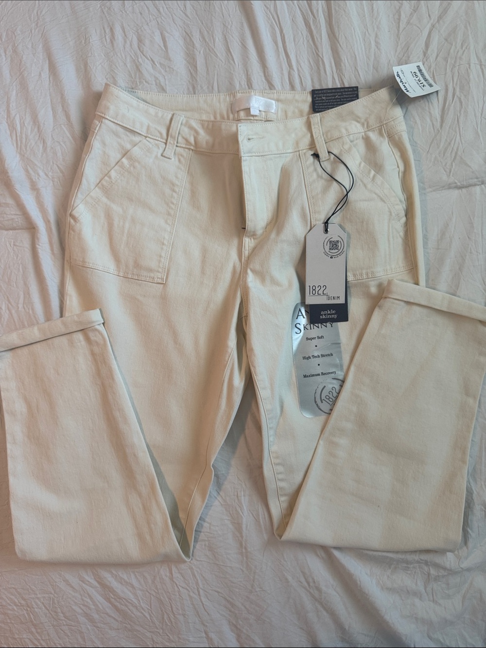 1822 Denim Cream Skinny Ankle Jeans
